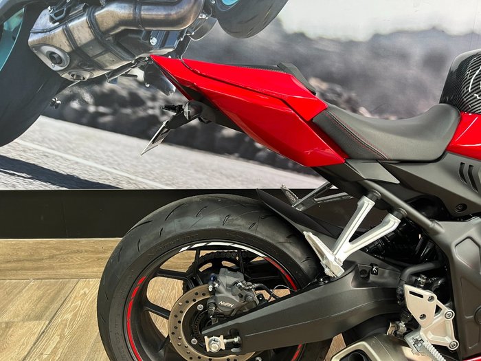 2025 Honda CBR650R RED