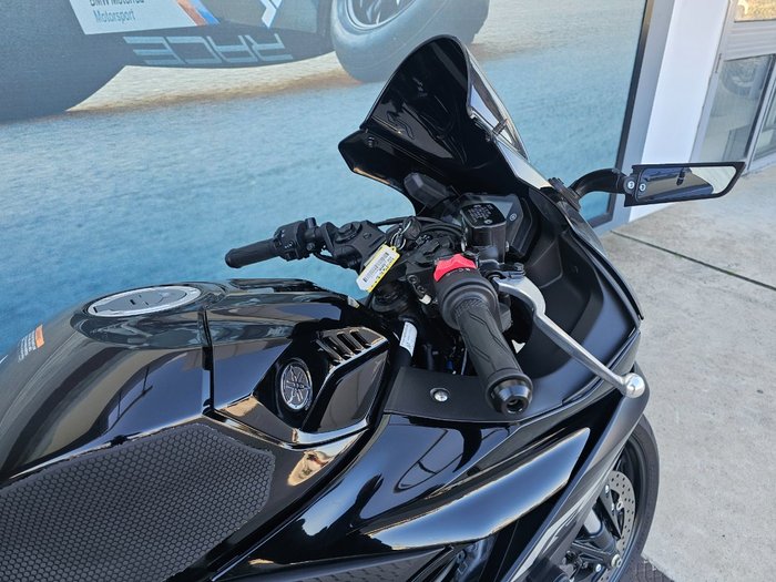 2024 Yamaha YZF-R3 Black