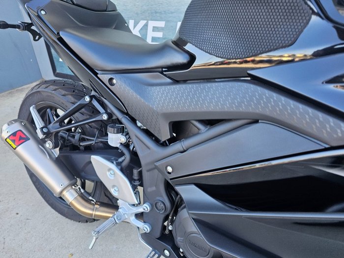 2024 Yamaha YZF-R3 Black