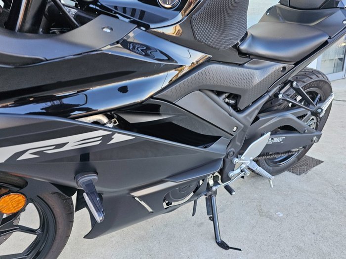 2024 Yamaha YZF-R3 Black