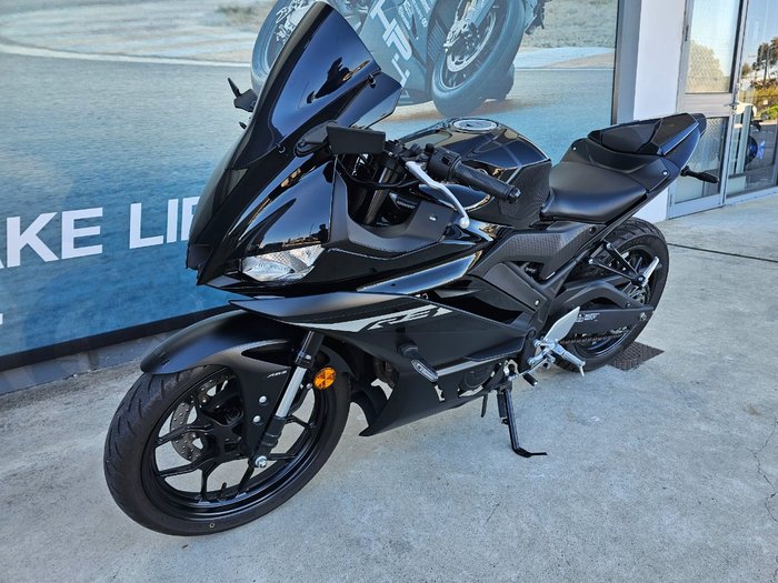 2024 Yamaha YZF-R3 Black