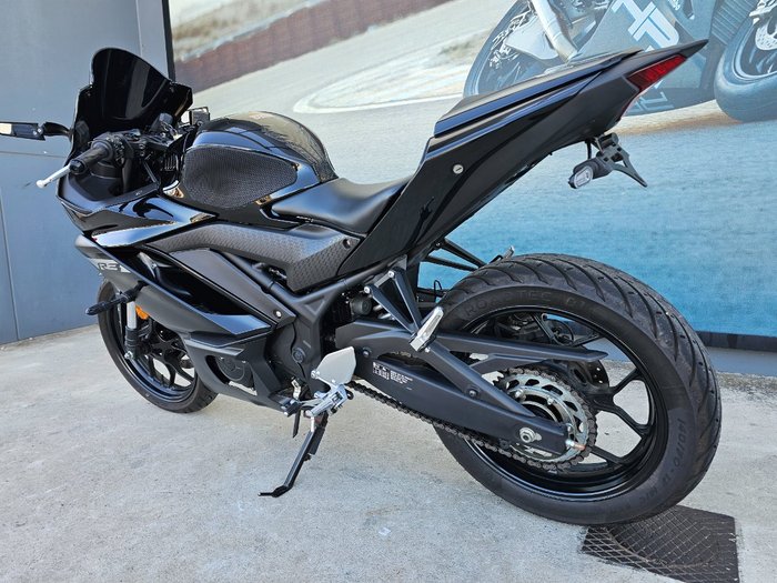 2024 Yamaha YZF-R3 Black