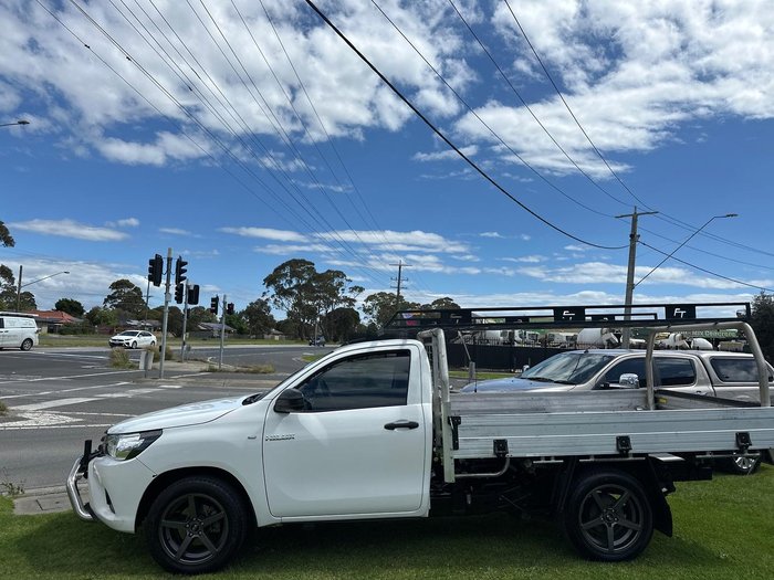 2017 Toyota Hilux Workmate TGN121R 4x2 Glacier White