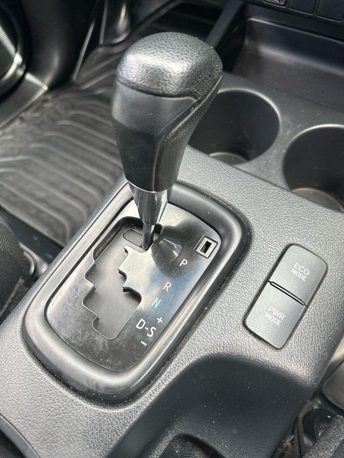 2017 Toyota Hilux Workmate TGN121R 4x2 Glacier White