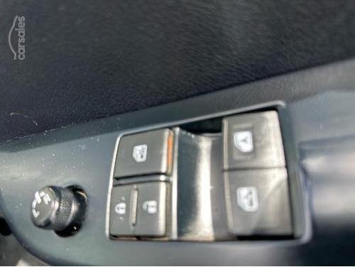 2017 Toyota Hilux Workmate TGN121R 4x2 Glacier White