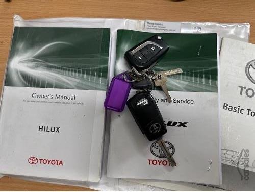 2017 Toyota Hilux Workmate TGN121R 4x2 Glacier White