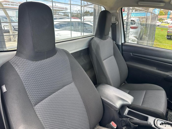 2017 Toyota Hilux Workmate TGN121R 4x2 Glacier White