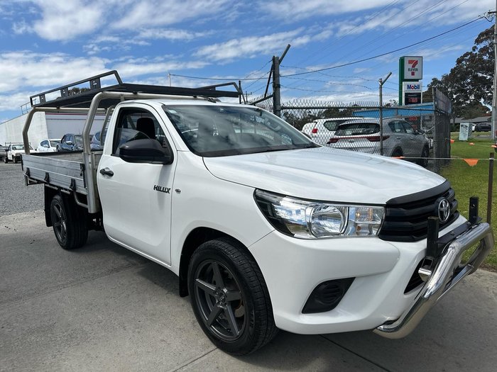 2017 Toyota Hilux Workmate TGN121R 4x2 Glacier White