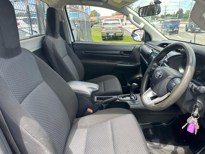 2017 Toyota Hilux Workmate TGN121R 4x2 Glacier White