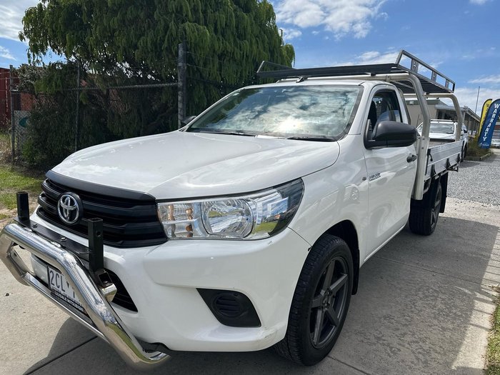 2017 Toyota Hilux Workmate TGN121R 4x2 Glacier White