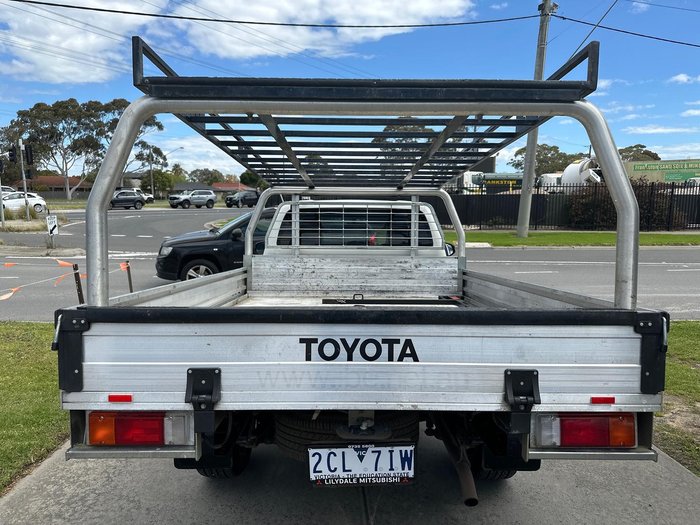 2017 Toyota Hilux Workmate TGN121R 4x2 Glacier White