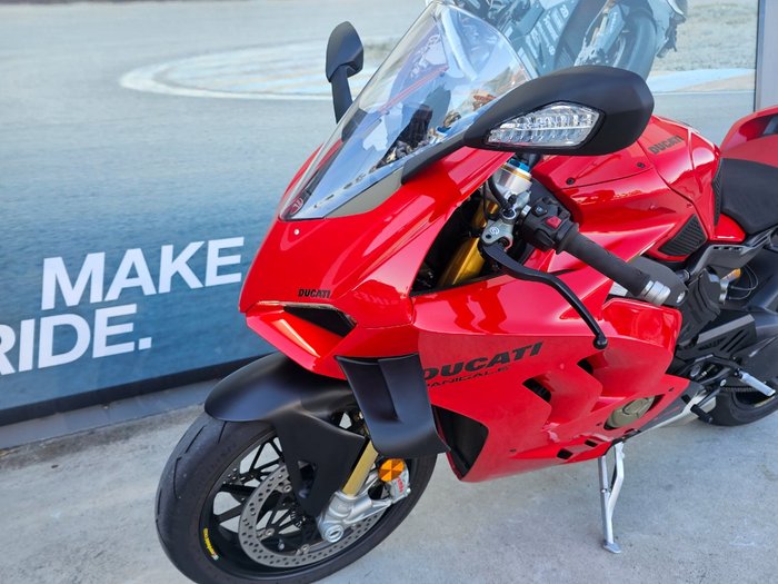 2022 DUCATI PANIGALE V4 S Red