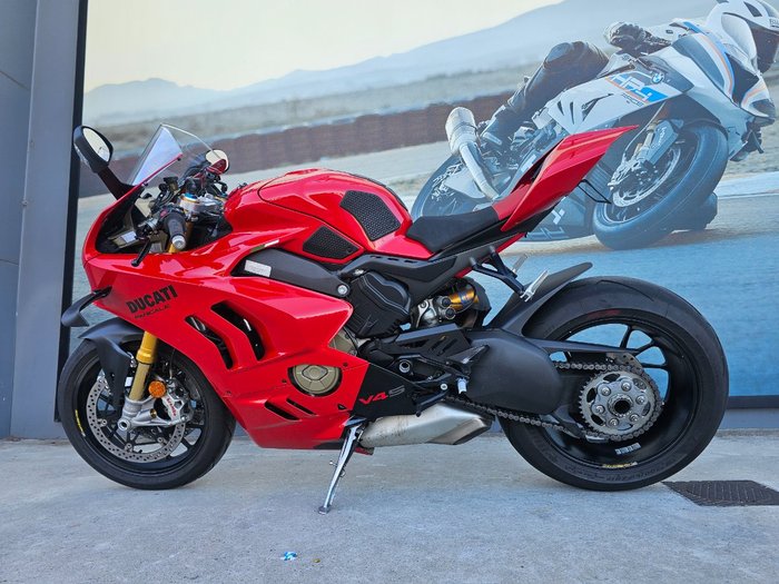 2022 DUCATI PANIGALE V4 S Red