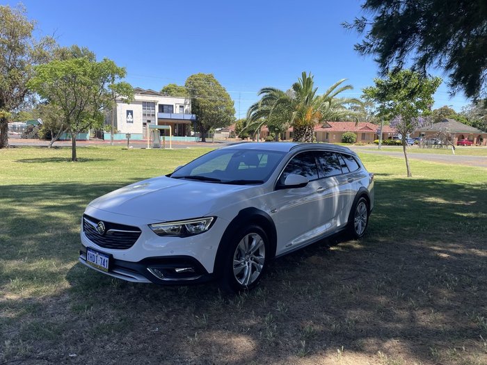 2020 Holden Calais