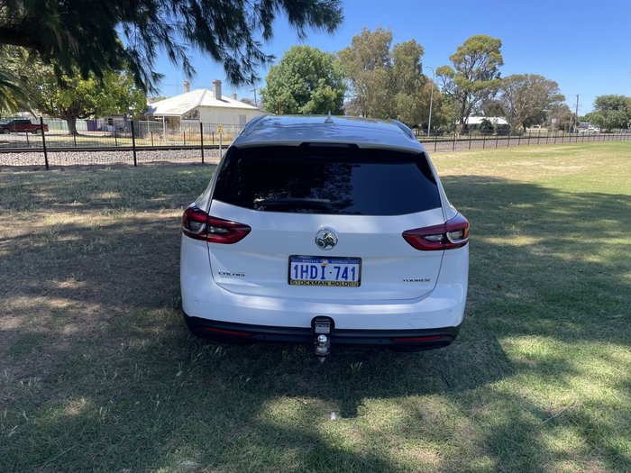2020 Holden Calais