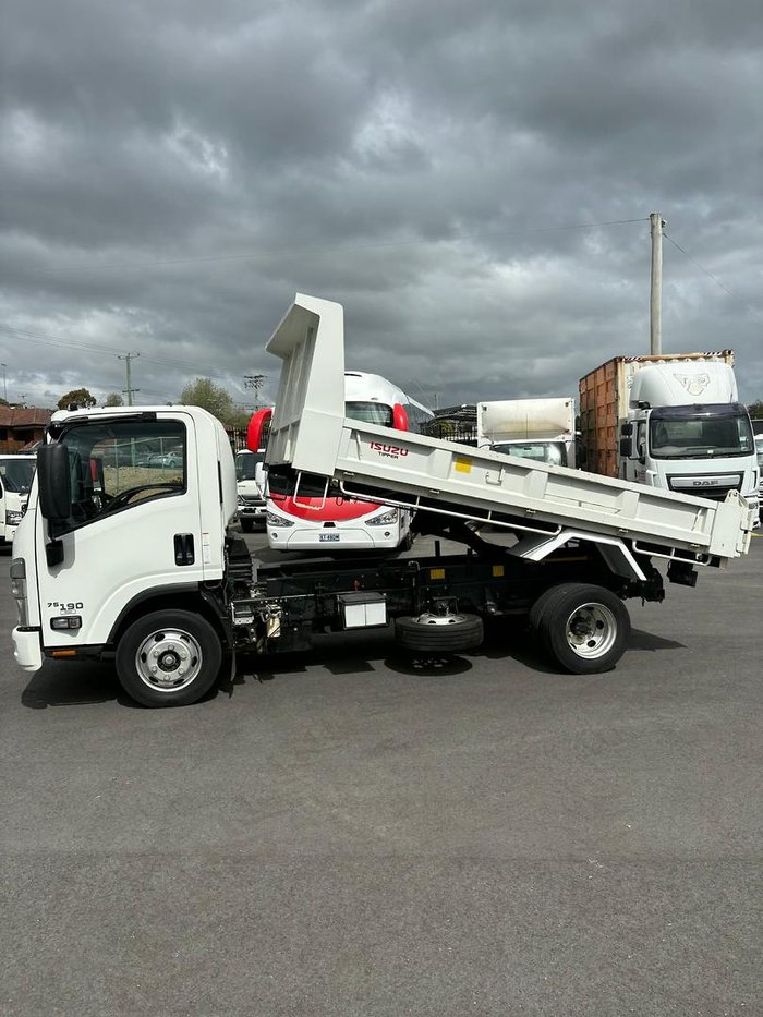 2022 Isuzu Npr 75-190 White