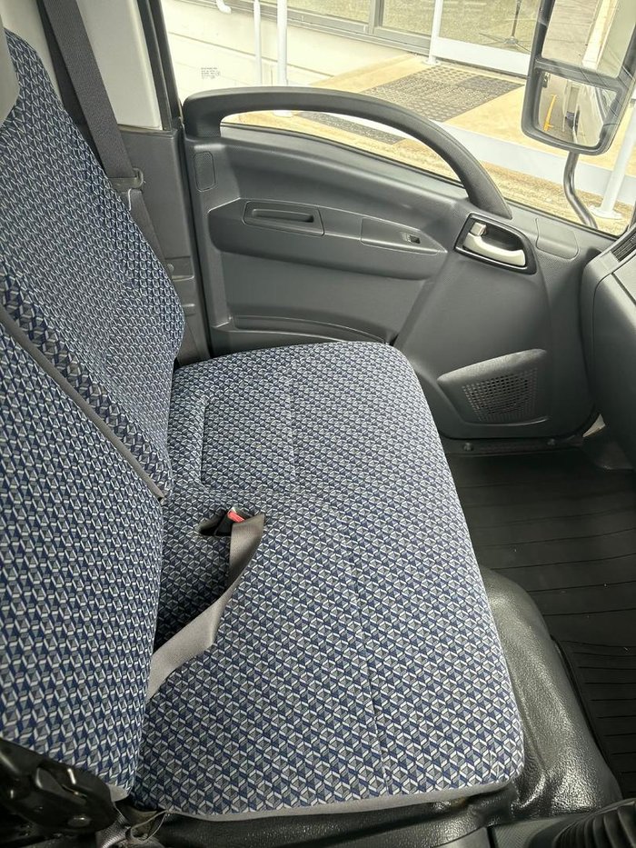 2022 Isuzu Npr 75-190 White