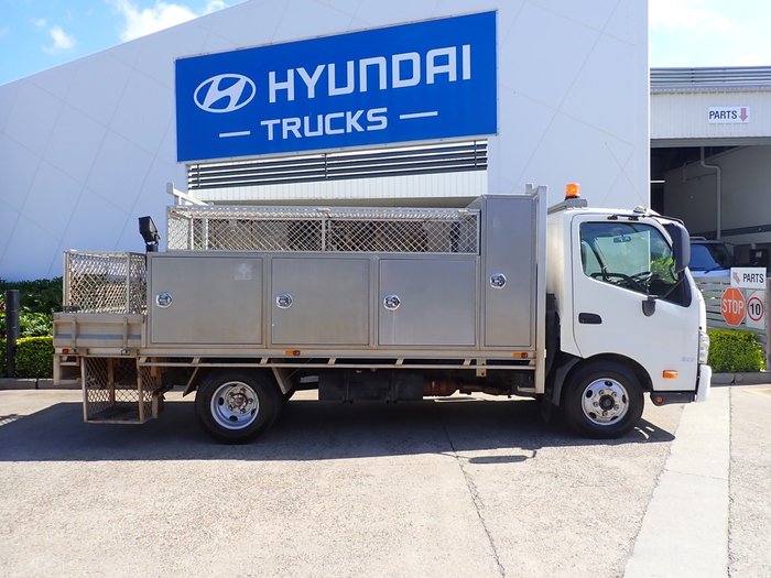 2012 HINO 300 617