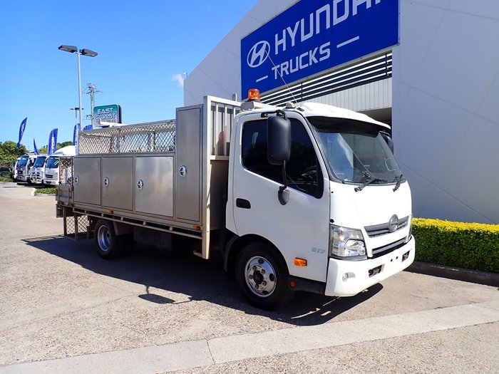 2012 HINO 300 617
