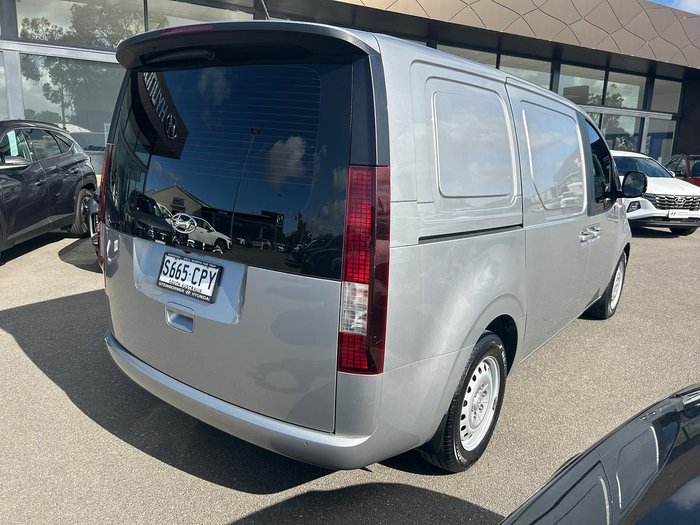 2022 Hyundai STARIA LOAD