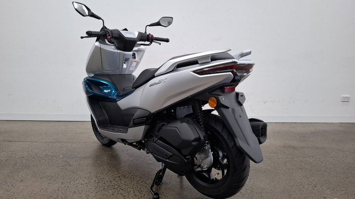 2025 CFMOTO 150 SC SPACE SILVER