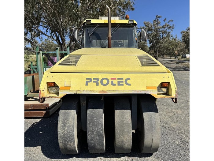 2002 Protec Roadstar Pneumatic Roller Pr20