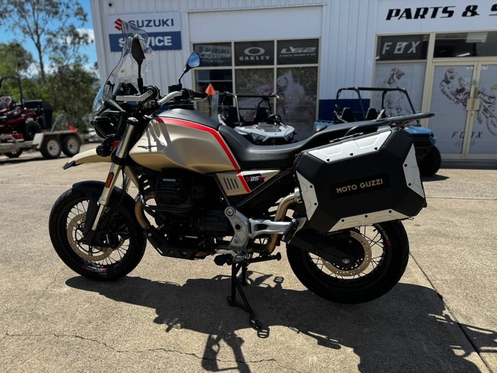 2020 MOTO GUZZI V85 TT TRAVEL