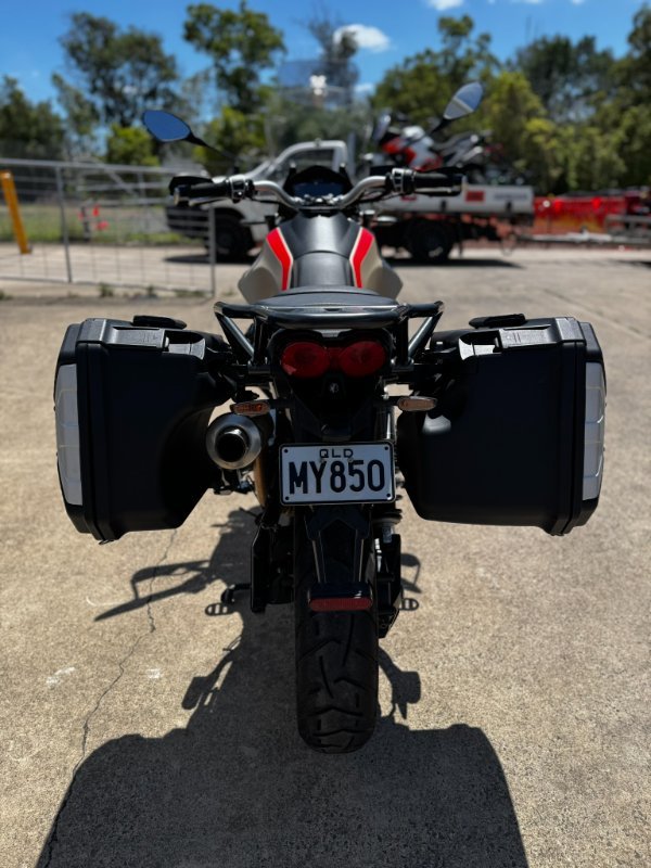 2020 MOTO GUZZI V85 TT TRAVEL
