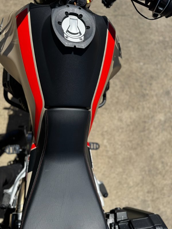 2020 MOTO GUZZI V85 TT TRAVEL