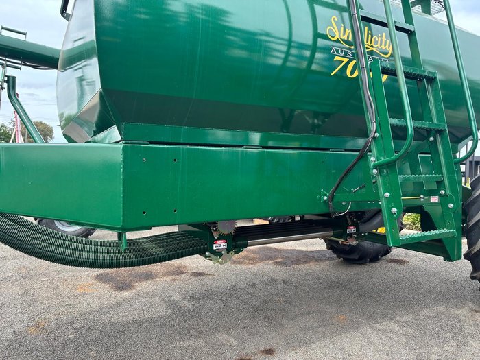 0 Simplicity 7000 L Tow Behind Quad Box GREEN