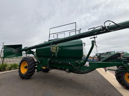 0 Simplicity 7000 L Tow Behind Quad Box GREEN