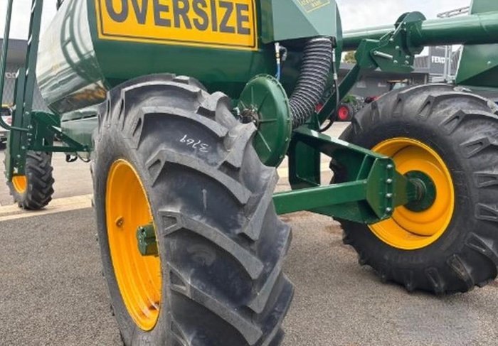 0 Simplicity 7000 L Tow Behind Quad Box GREEN