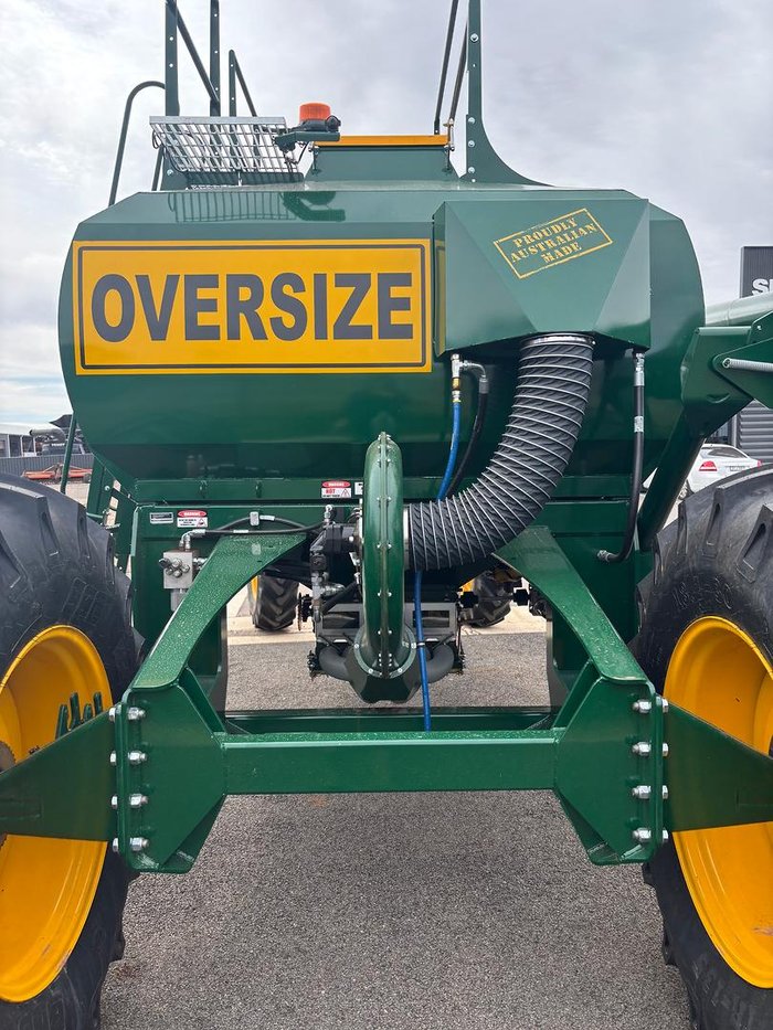 0 Simplicity 7000 L Tow Behind Quad Box GREEN