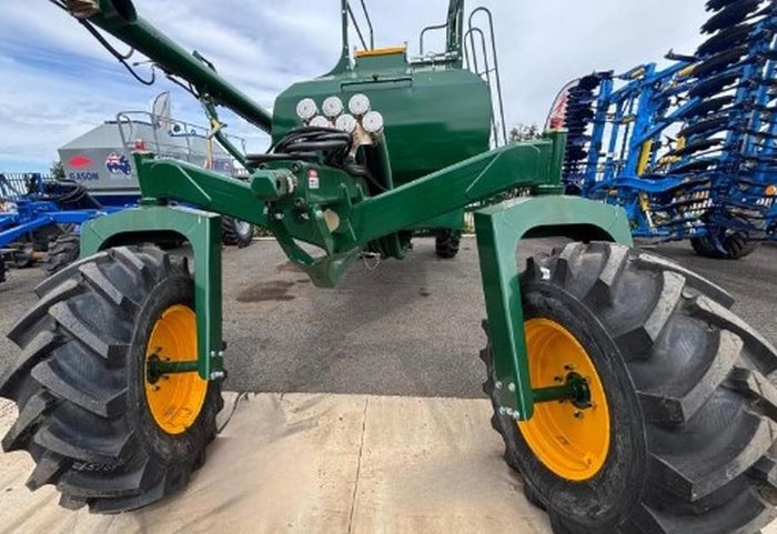 0 Simplicity 7000 L Tow Behind Quad Box GREEN