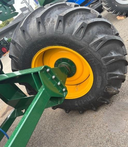 0 Simplicity 7000 L Tow Behind Quad Box GREEN