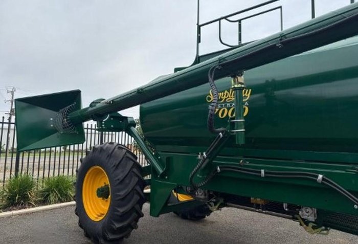 0 Simplicity 7000 L Tow Behind Quad Box GREEN