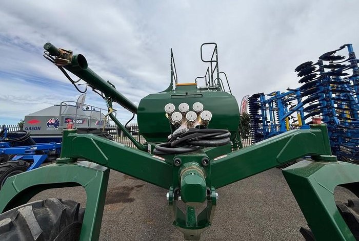 Simplicity 7000 L Tow Behind Quad Box