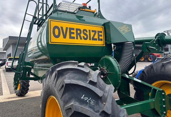 0 Simplicity 7000 L Tow Behind Quad Box GREEN