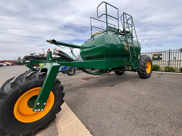 0 Simplicity 7000 L Tow Behind Quad Box GREEN