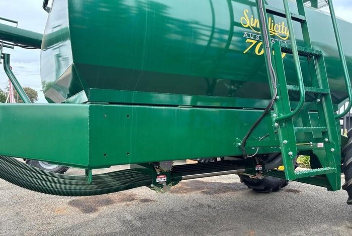 0 Simplicity 7000 L Tow Behind Quad Box GREEN