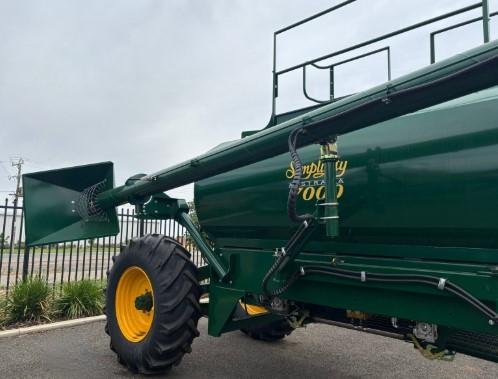 0 Simplicity 7000 L Tow Behind Quad Box GREEN