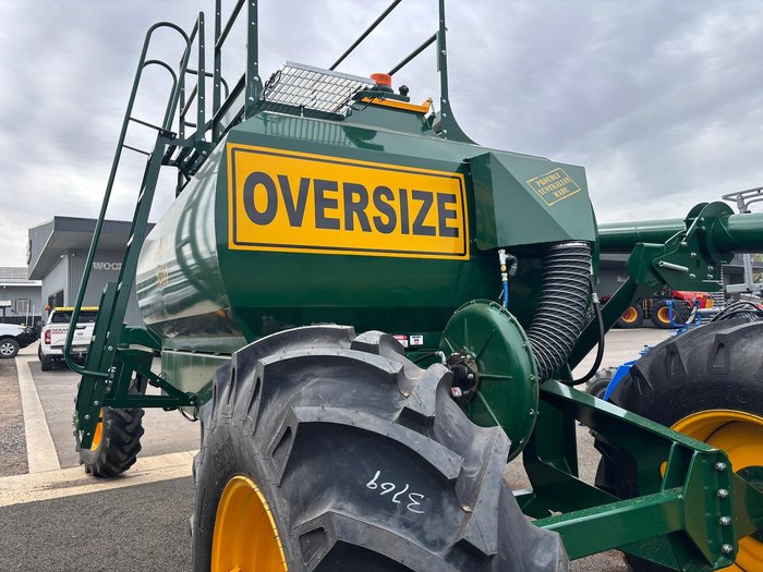 0 Simplicity 7000 L Tow Behind Quad Box GREEN