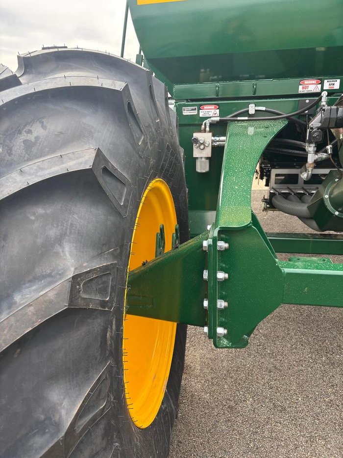 0 Simplicity 7000 L Tow Behind Quad Box GREEN