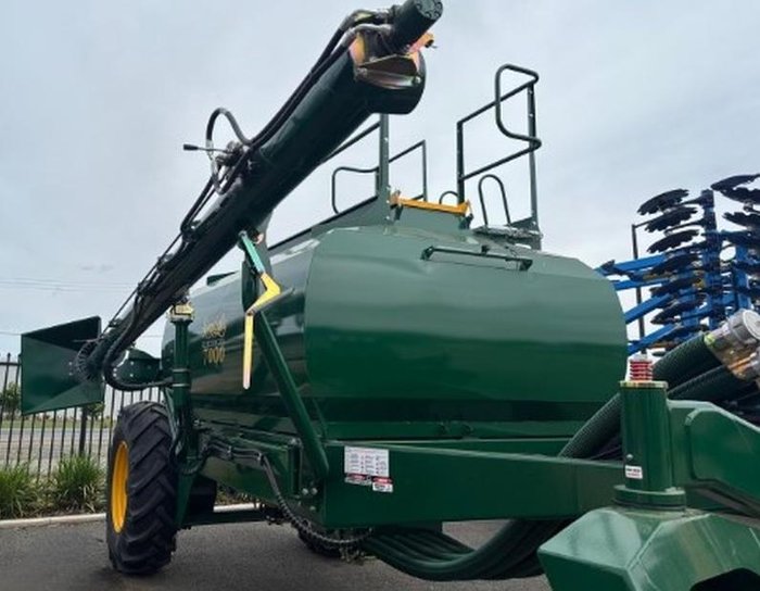 0 Simplicity 7000 L Tow Behind Quad Box GREEN