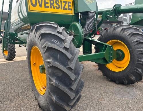 0 Simplicity 7000 L Tow Behind Quad Box GREEN