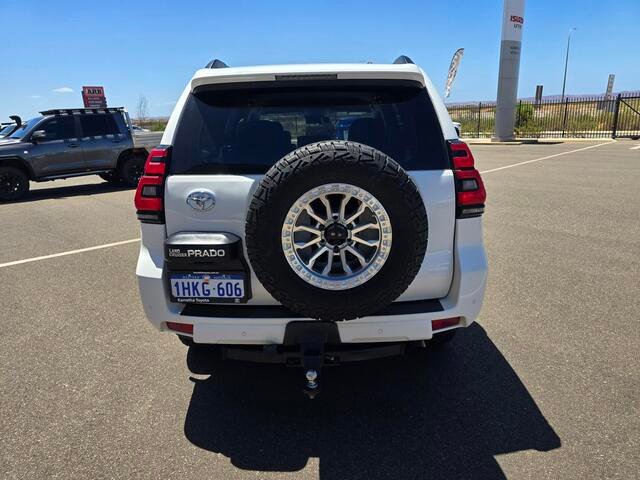 2021 Toyota Prado DSL WGN AT GXL Glacier White