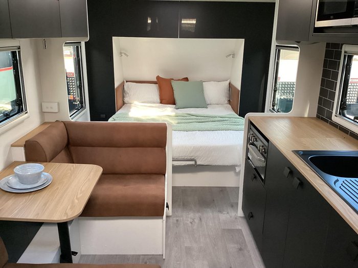 2025 New Age Caravans Manta Ray Expedition 19Er Full Off-Road