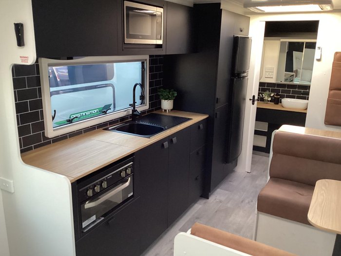 2025 New Age Caravans Manta Ray Expedition 19Er Full Off-Road