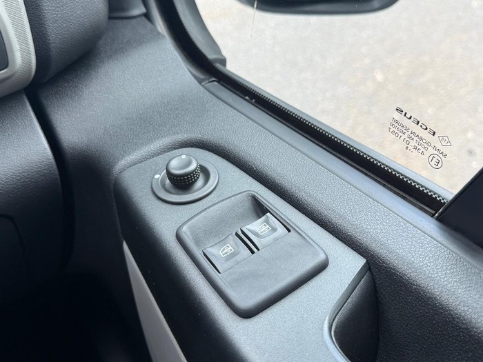 2018 Renault Trafic 85kW X82 Glacier White