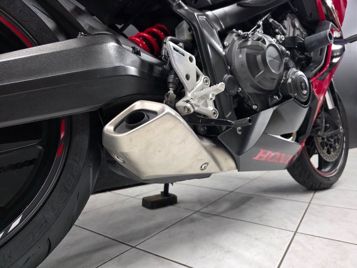 2023 Honda CBR650R Red
